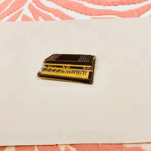 O7-Vintage 80's Rhodes Music Company Keyboard Lapel Pin - Picture 2 of 7